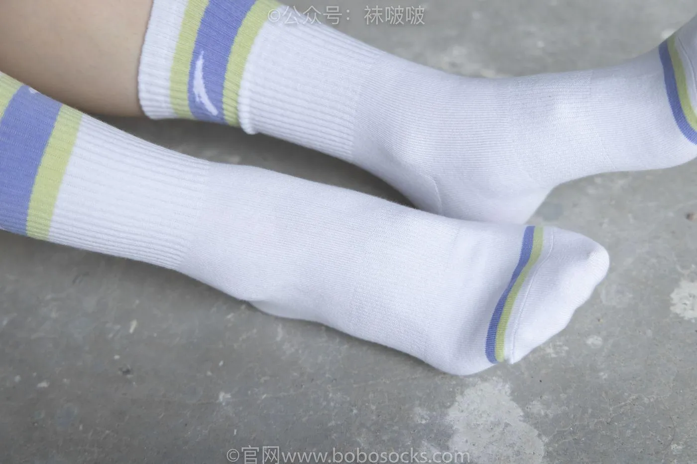 [BoBoSocks袜啵啵]NO.025 熊熊-安踏运动鞋、白色棉袜（踩脏）、裸足 [146P]插图